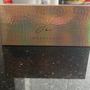 Anastasia Beverly Hills X Jackie Aina✨ Brand new!